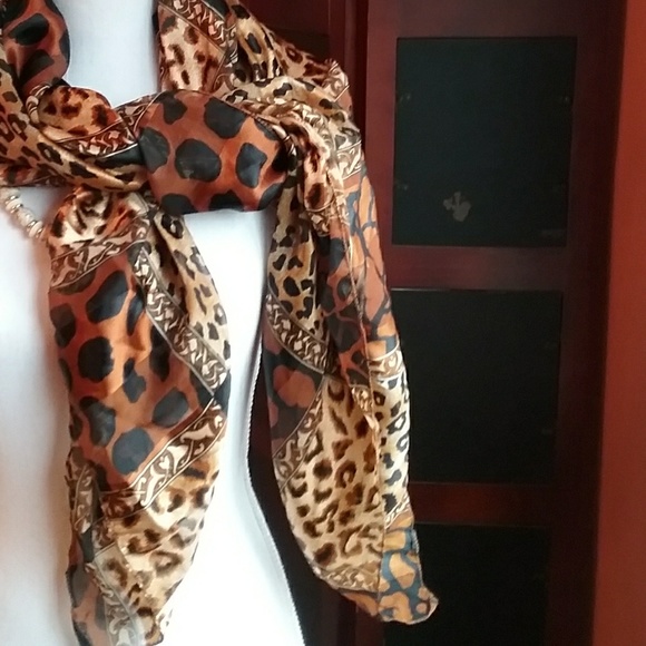 Leopard scarf. - Picture 4 of 4